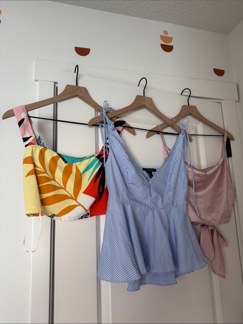 3 Piece Women’s Summer Tank Bundle, Size Small-Medium N0213